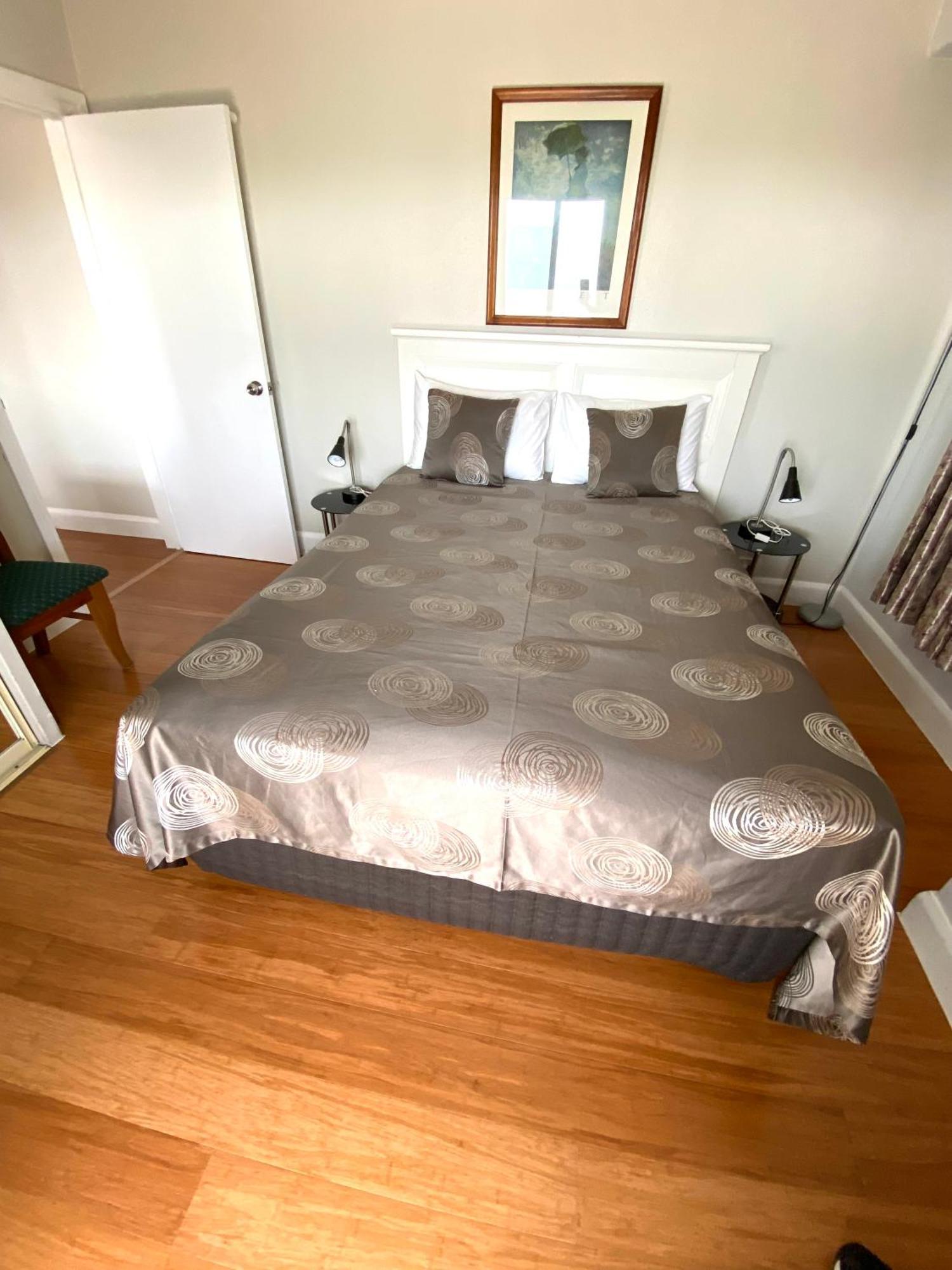 Hampton Court Aparthotel