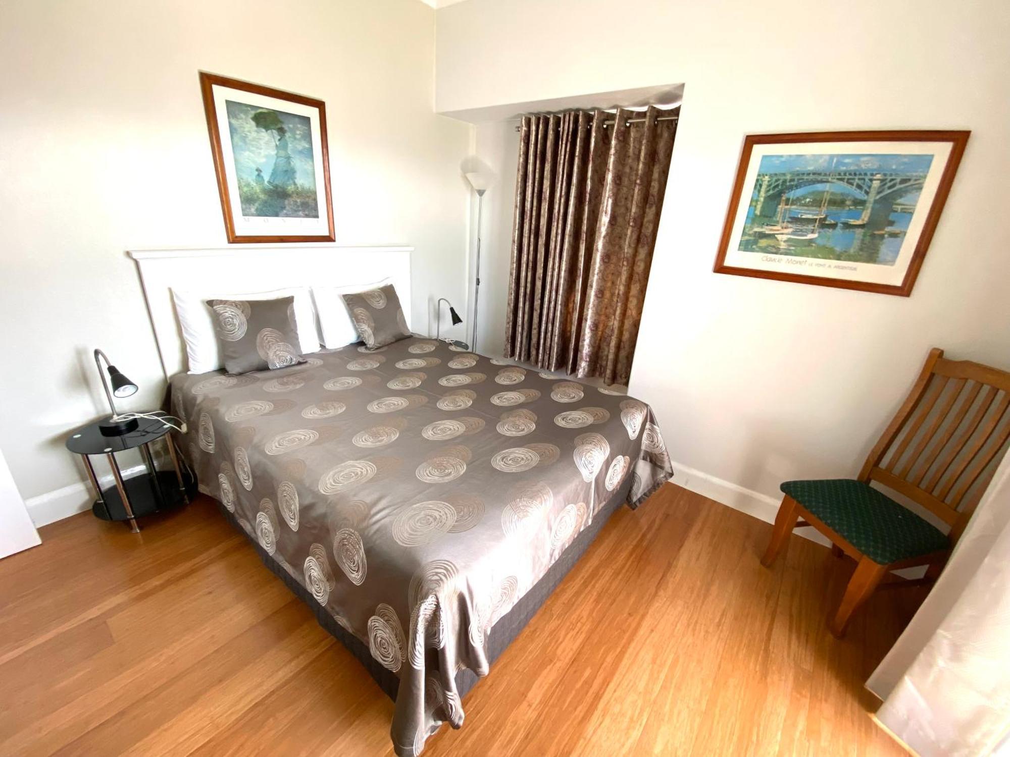Hampton Court Aparthotel