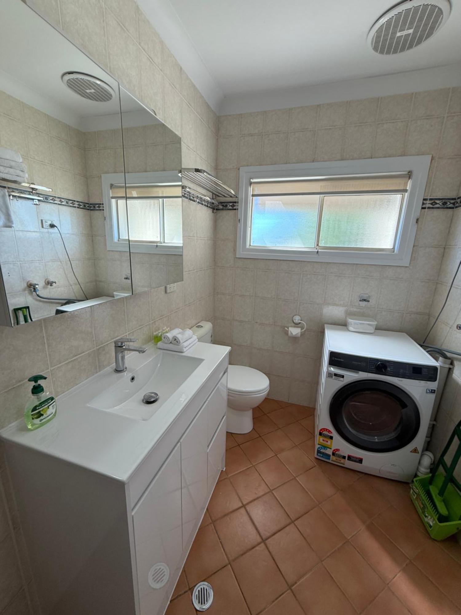 Hampton Court Aparthotel 4*