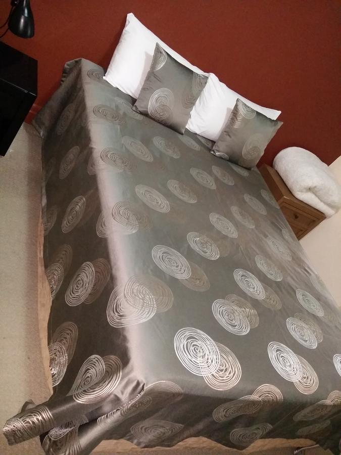 Hampton Court Aparthotel 4*